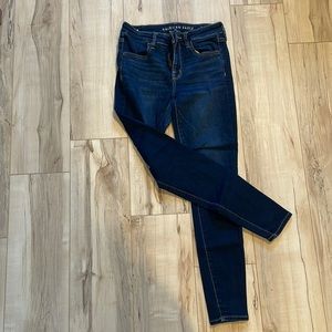 Women- Size 8 American Eagle!! Stretch skinny jeans